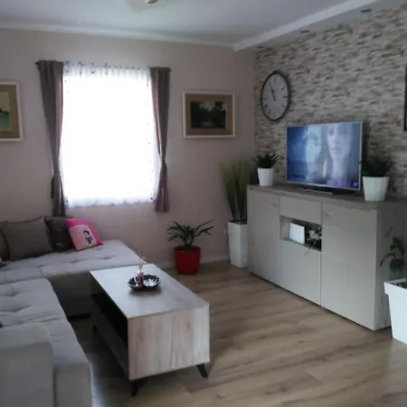 Holiday House Glorija Tatil Evi *