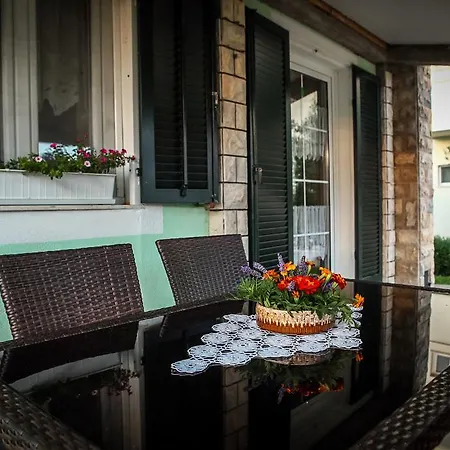 Holiday House Glorija Tatil Evi *